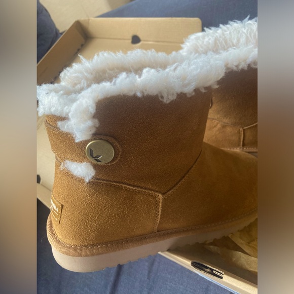 Koolaburra by UGG Suede Button
Mini Boots Jordina Chestnut - Picture 3 of 8